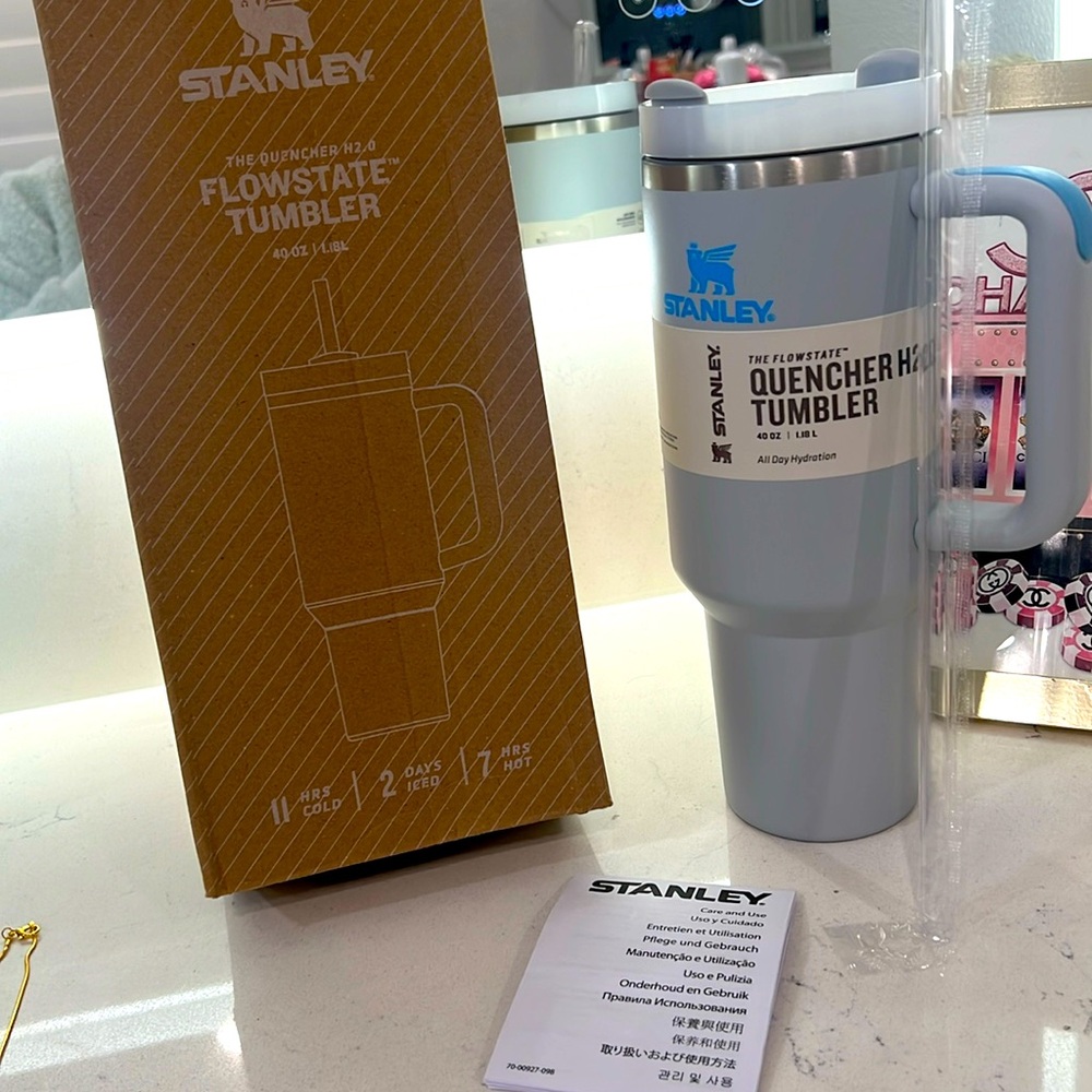 Stanley -40oz . frost color NIB